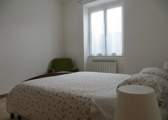 La Casa Gialla * مونيلّي